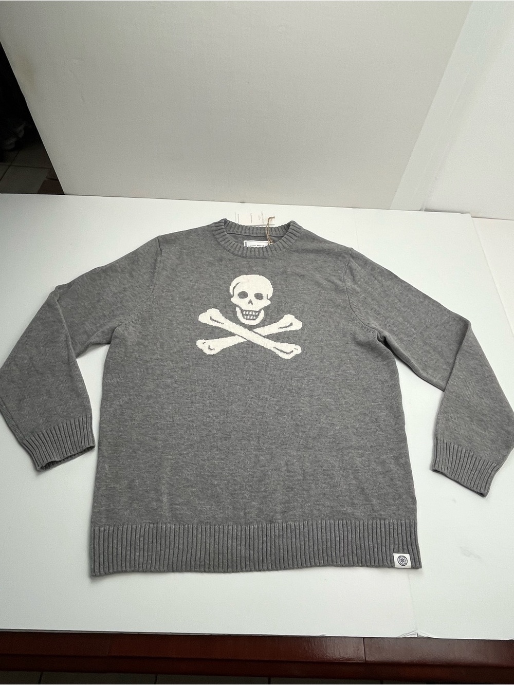 Long Wharf Bellamy Seawell Sweater Womens XL Gray Skull Crossbones Crewneck NEW